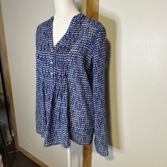 HD in Paris Kaveri blue & white print long sleeve henley top size 4 - Picture 4 of 12